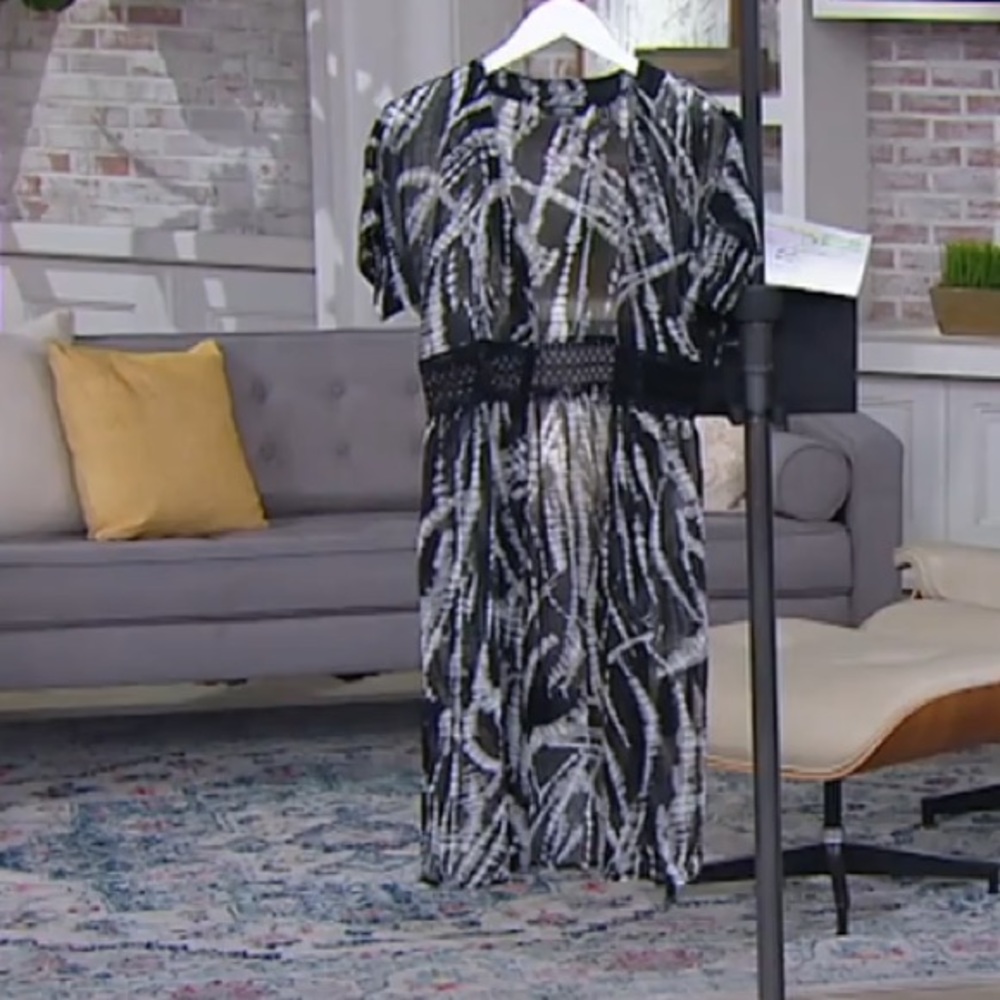Dennis Basso Printed Chiffon Duster with Lace Detail. Black X-Large/NEW